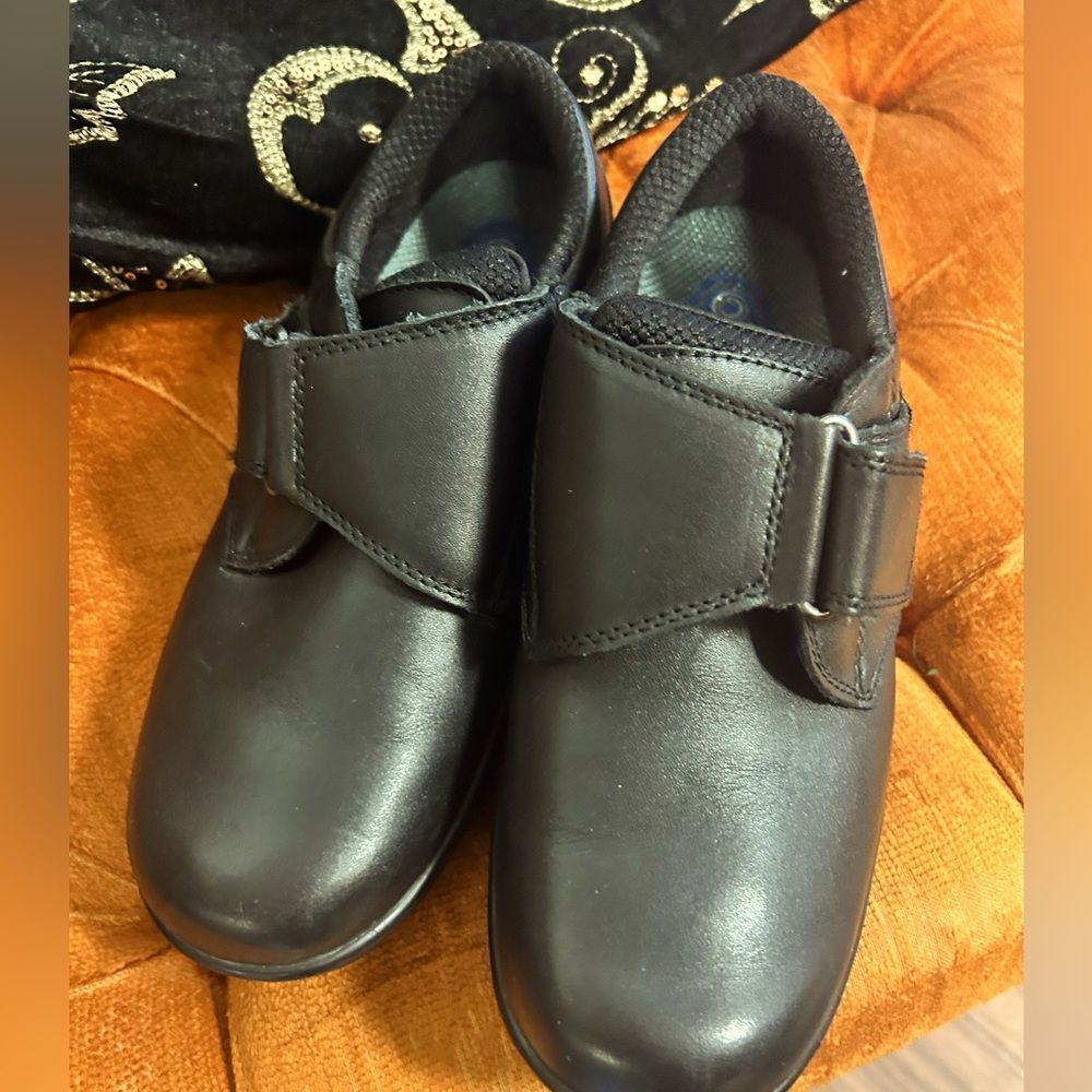 🛍️ NOBL Ladies Size 7 Black Shoes
